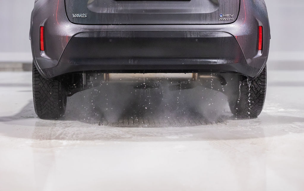 Bil med underspyling